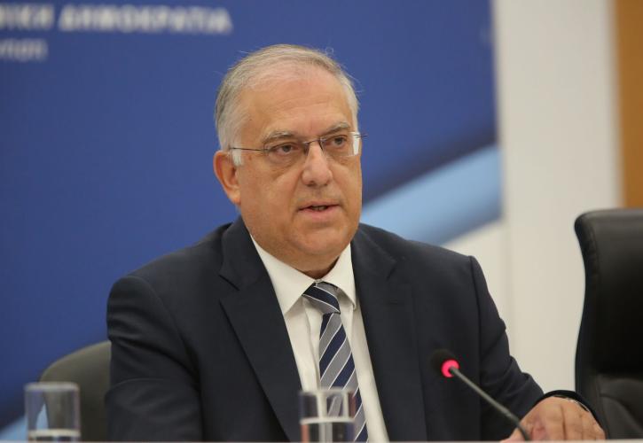Θεοδωρικάκος: Kόφτης στις χρεώσεις τραπεζών - Εντός Μαΐου η διαβούλευση για το νομοσχέδιο