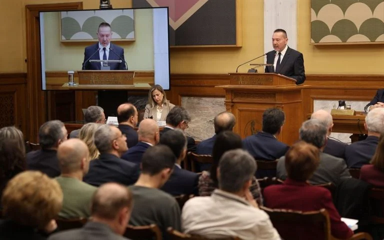 ΤτΕ: Επιβράδυνση στο 1,9%, αύξηση πληθωρισμού στο 3,1% και πρωτογενές πλεόνασμα 3,2% το 2026