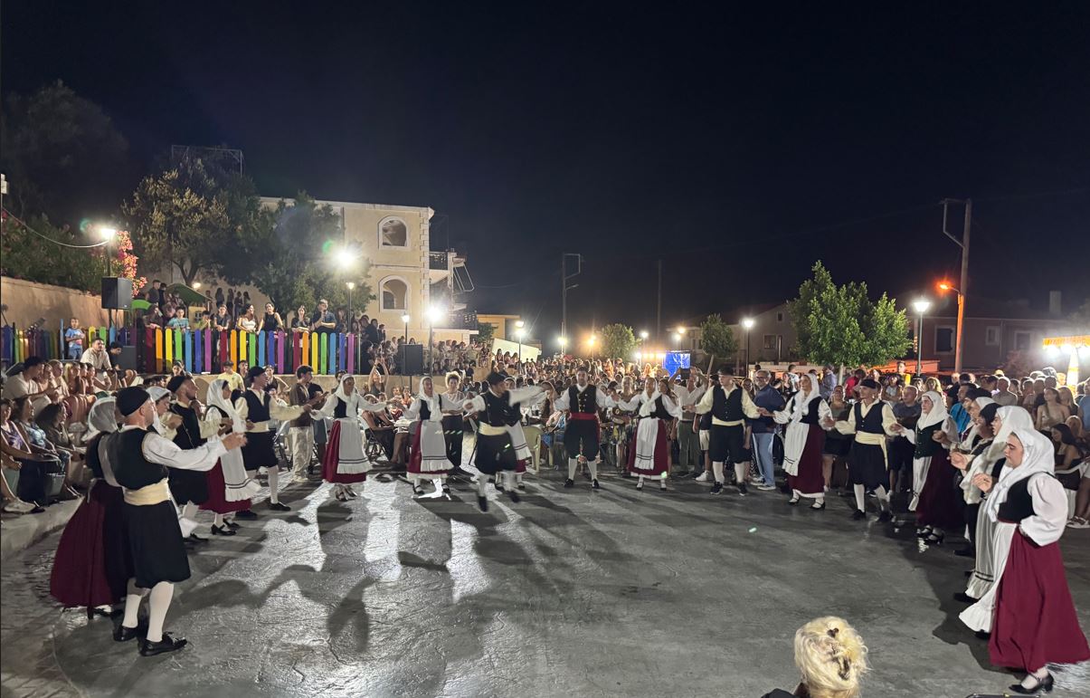 Βλαχάτα: Το πανηγύρι της Αγίας Μαρίνας γέμισε την πλατεία με μουσική και χορό μέχρι αργά
