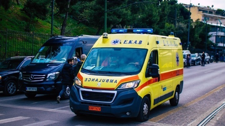 Στο πανεπιστημιακό νοσοκομείο Πάτρας οι τρεις τραυματίες μετά την υποχώρηση σκάλας στο αεροδρόμιο του Αράξου