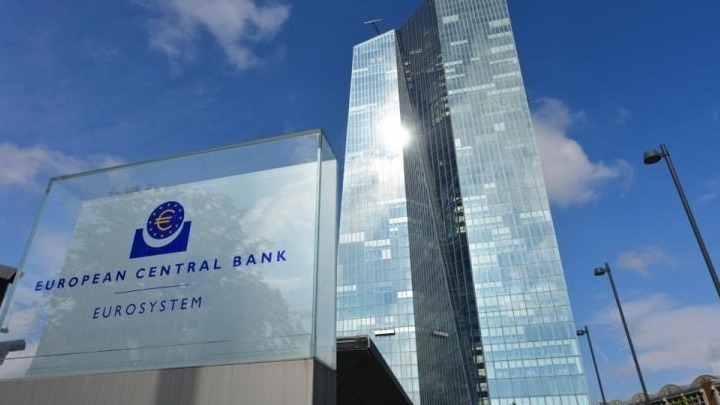 Με το βλέμμα στα επιτόκια η ΕΚΤ για την αντιμετώπιση των πληθωριστικών πιέσεων