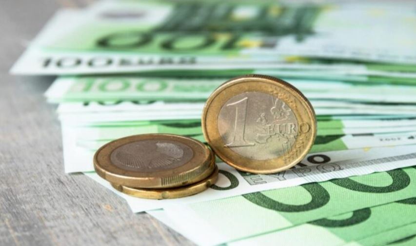 Εφορία: Τι πρέπει να πληρωθεί έως τις 31 Αυγούστου – Τι να προσέξετε στους κοινούς τραπεζικούς λογαριασμούς