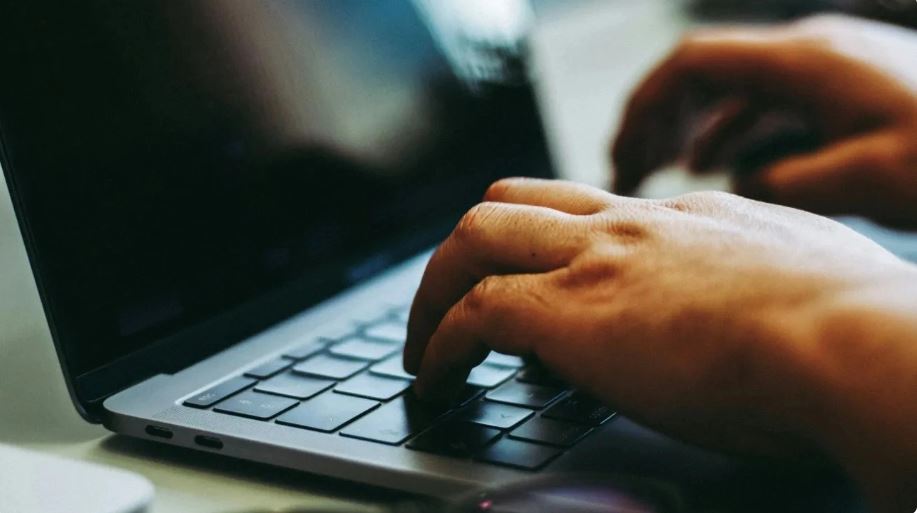 Συνελήφθη 15χρονος στην Πεύκη για πορνογραφία - Ανέβασε στα social «πειραγμένη» φωτογραφία ανήλικης