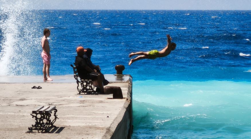 Σε ρυθμούς καύσωνα η χώρα το Σαββατοκύριακο
